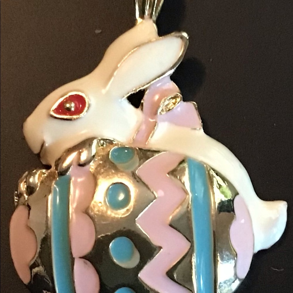 Gold tone bunny and colorful egg pendant - Picture 5 of 5